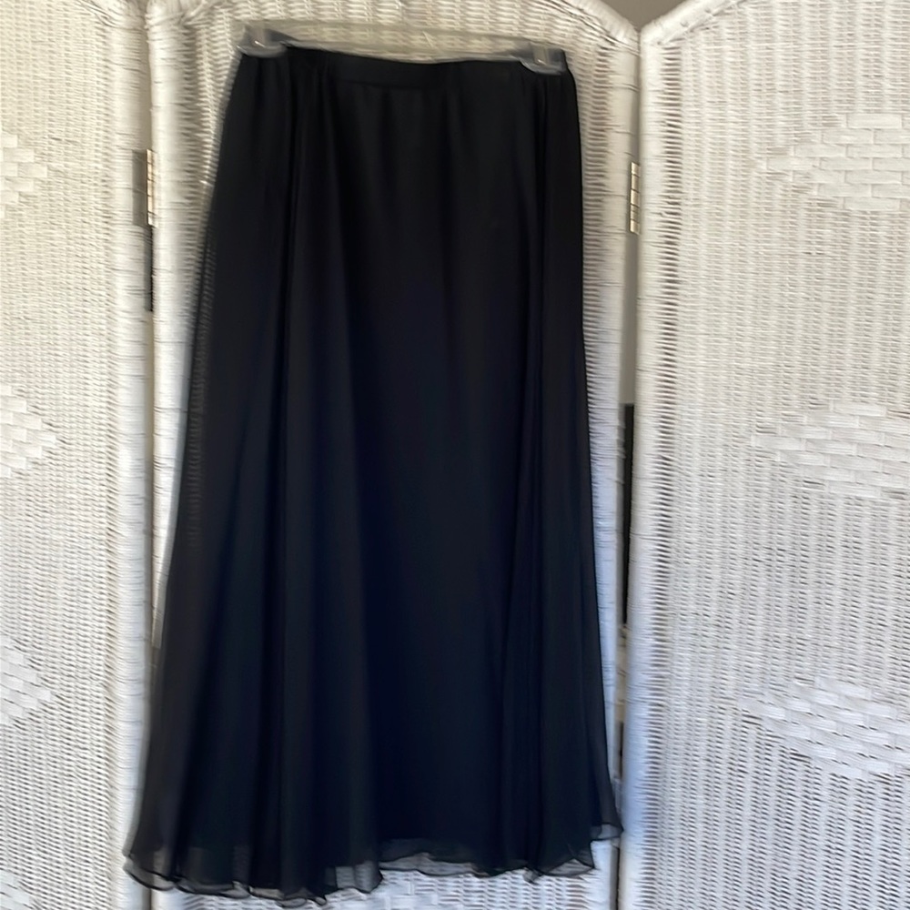 Pretty black skirt